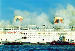 The Alexander Grantham fights the fire on the Seawise University in 1972.