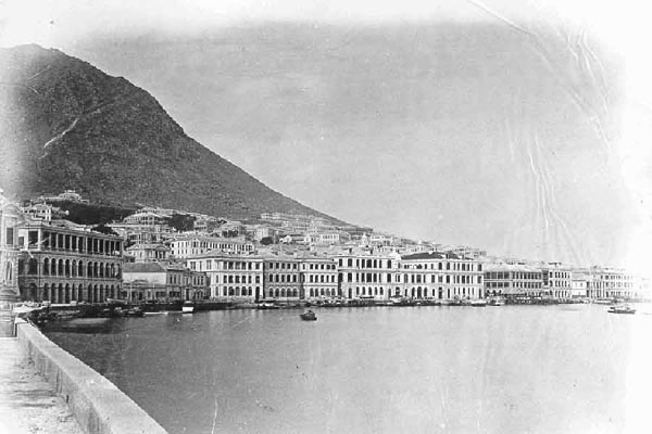 Praya after the completion of the Reclamation in 1873, it would later be renamed Des Voeux Road, c. 1878-1880