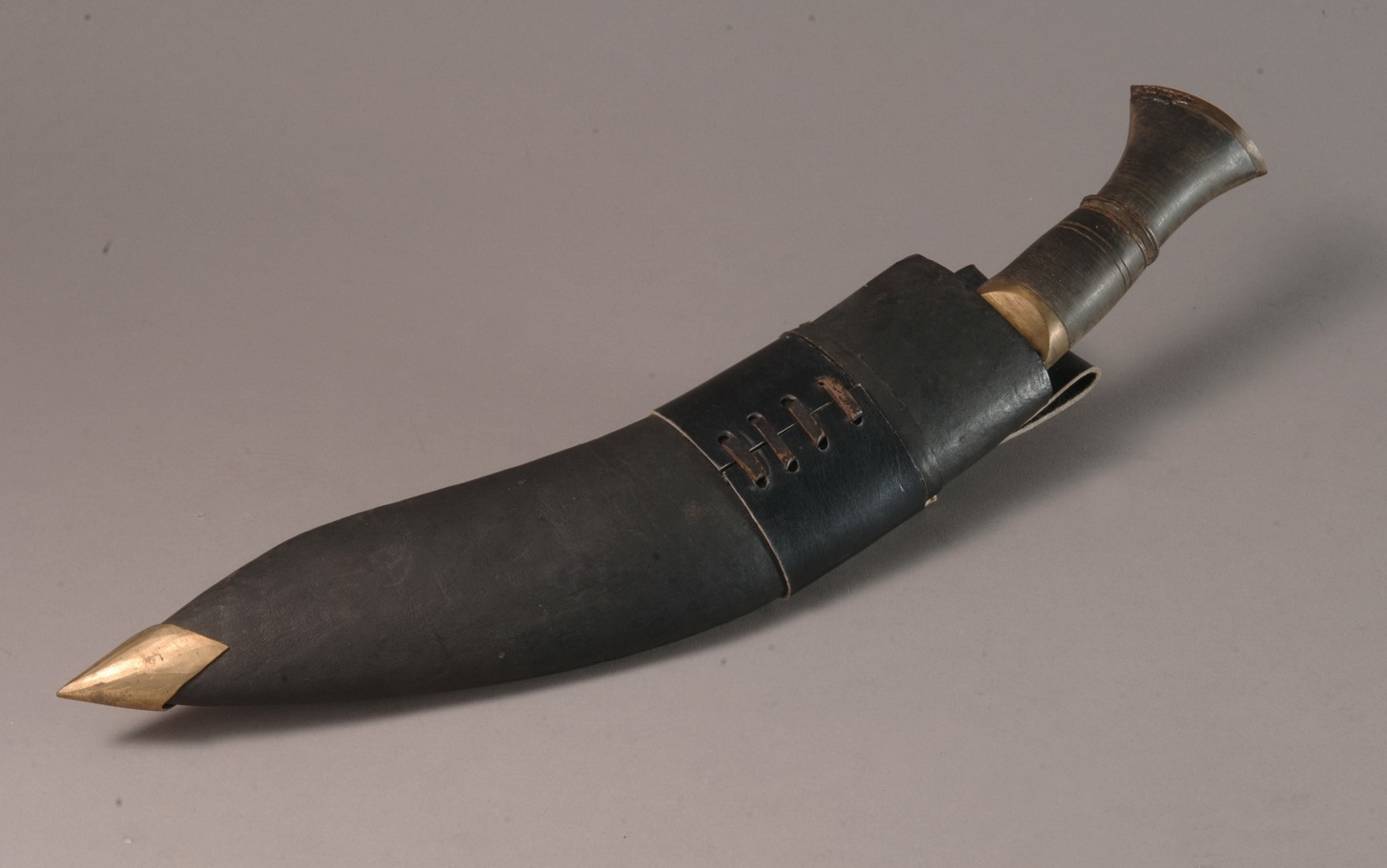 啹喀弯刀，连刀鞘，约1980年代。 