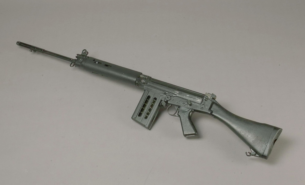 英国制7.62毫米口径L1A1自动步枪，1954年至1990年代。 
