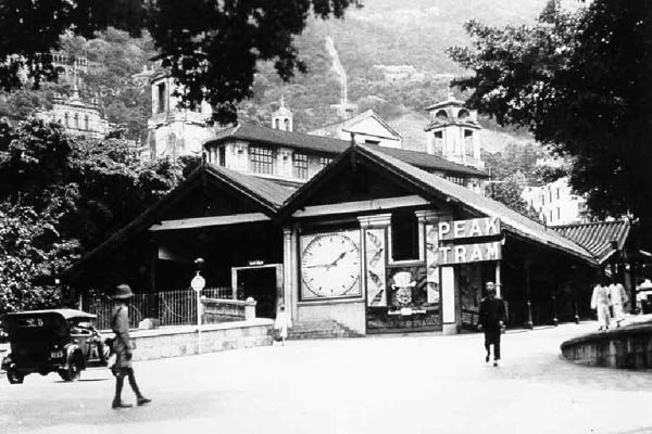 港岛花园道缆车总站，约摄于一九二零年代。 