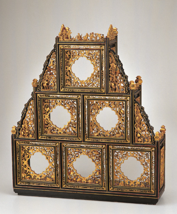 Gilt wooden confectionery stand featuring aquatic motif
