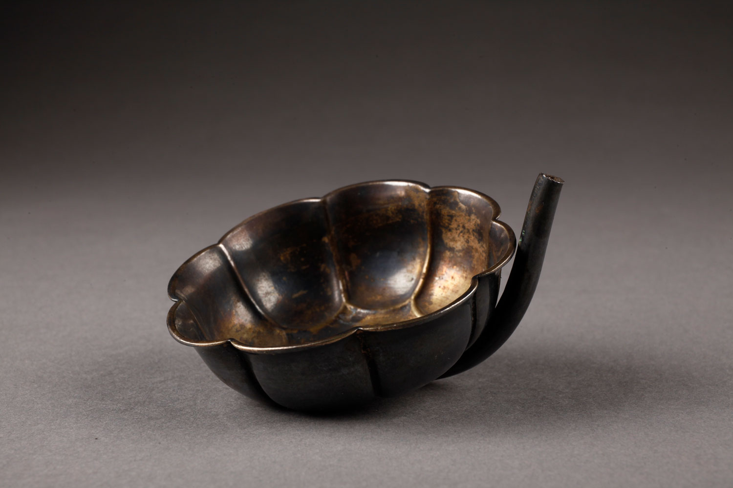 鎏金莲花形银器