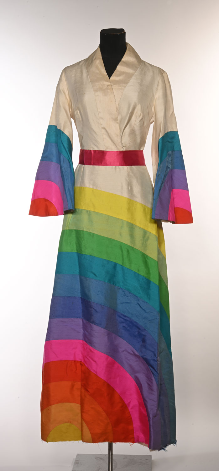 潘迪华制作香港首部原创音乐剧《白孃孃》戏服