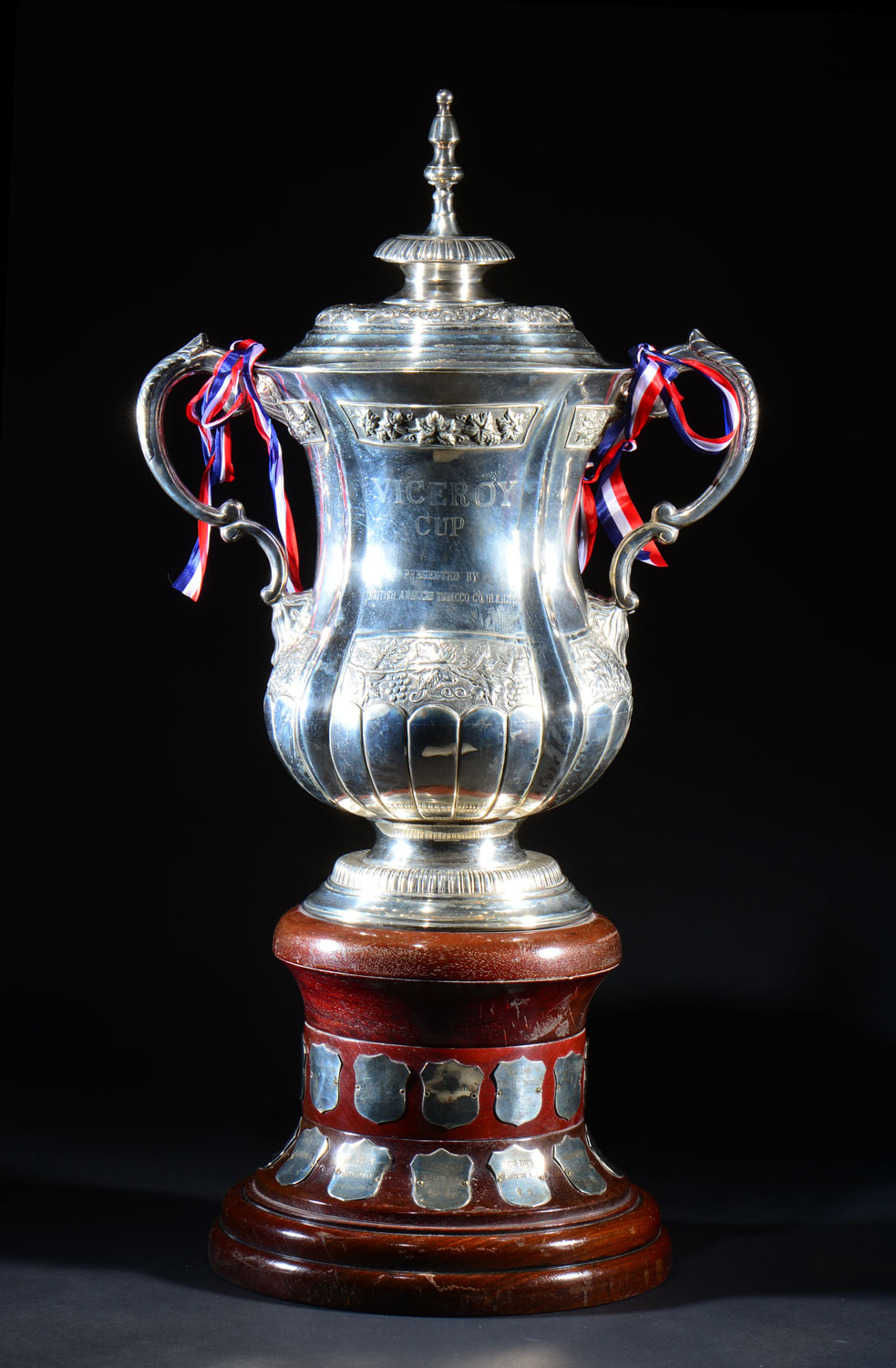 香江球壇盛事：總督盃足球賽獎座