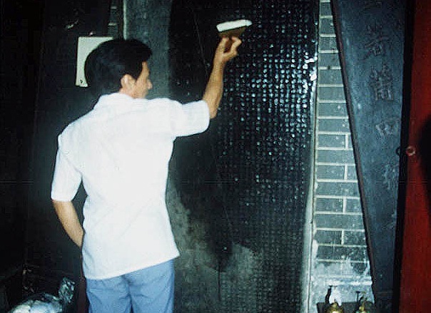 Making a rubbing of a historical stone tablet at Tin Hau Temple, Shap Pat Heung, Yuen Long, New Territories, 1982.